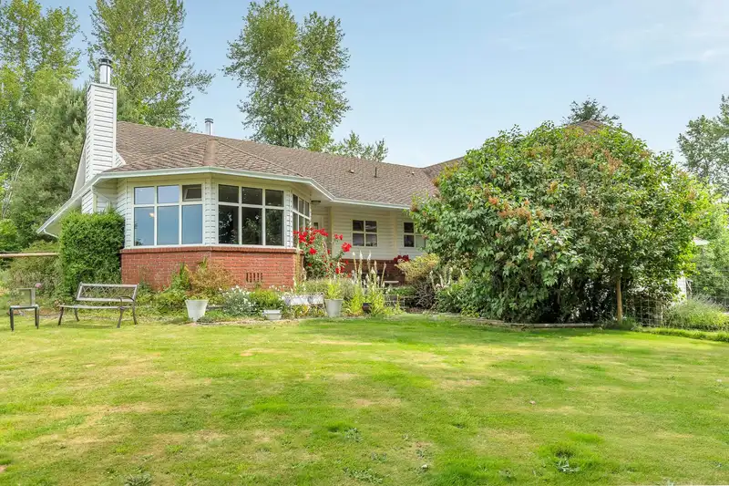 33470 IHLES AVENUE - photo 4 of 39