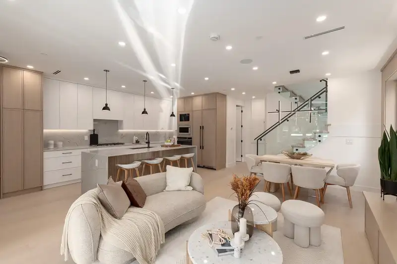 1 475 W 20TH AVENUE - photo 1 of 22