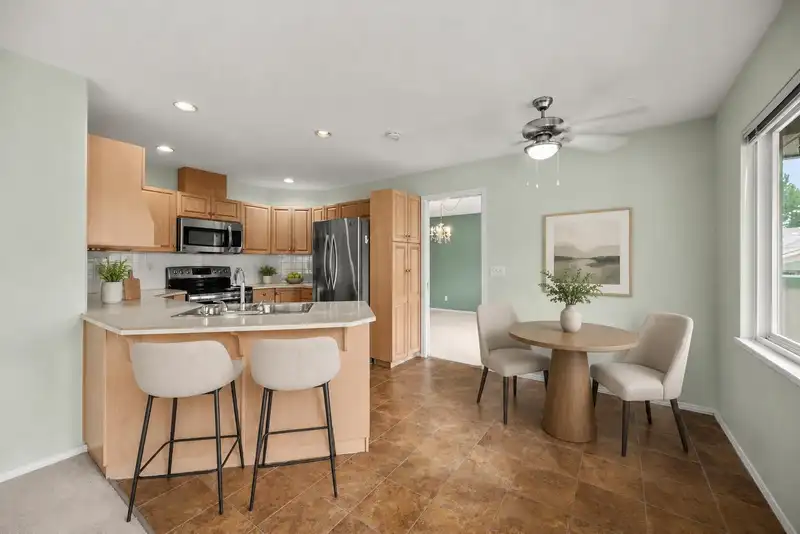 235 13888 70 AVENUE - photo 4 of 40