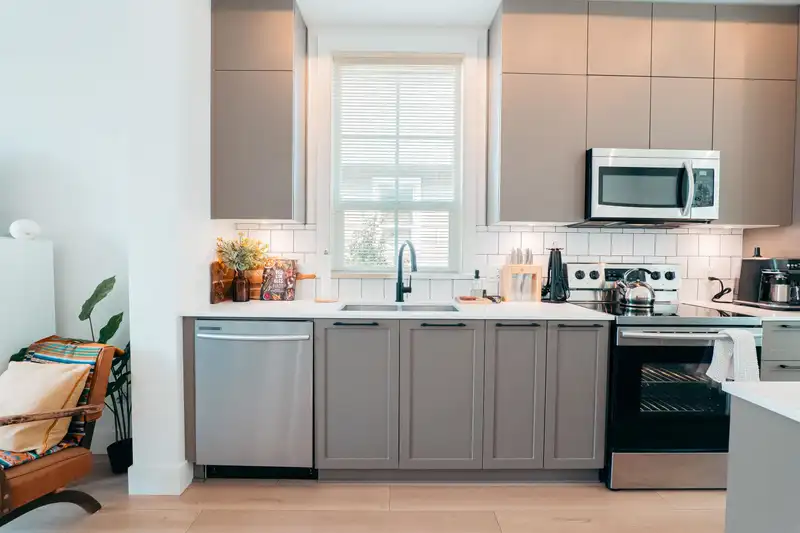 13 2838 LIVINGSTONE AVENUE - photo 4 of 32