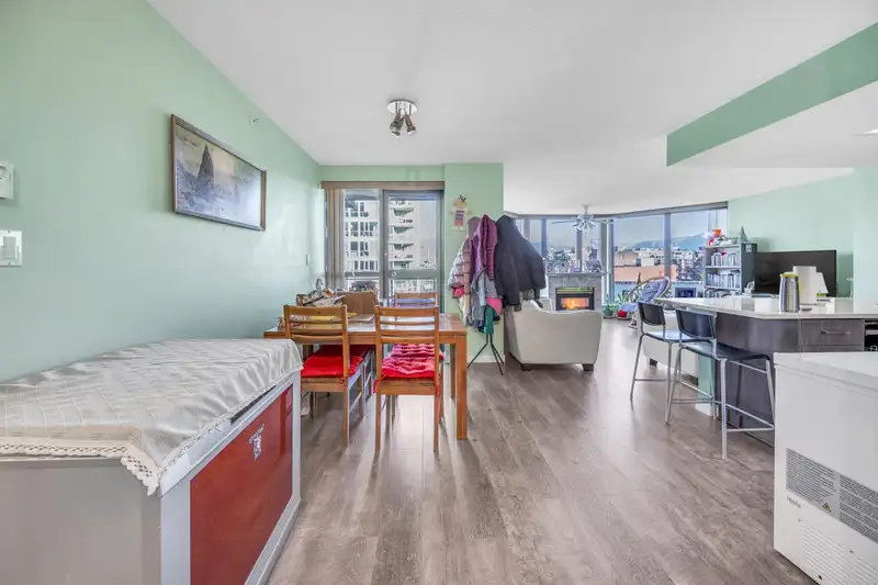 604 1088 QUEBEC STREET - photo 1 of 17