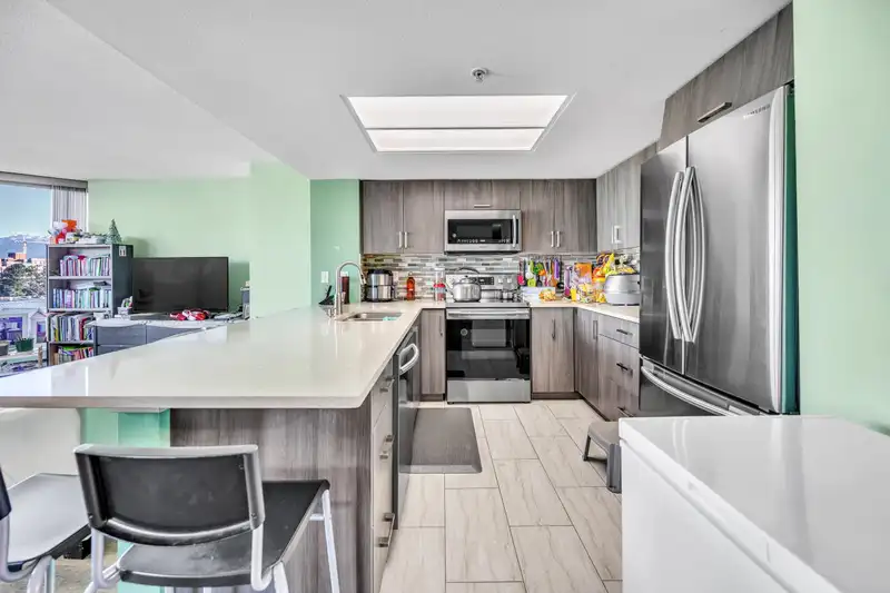 604 1088 QUEBEC STREET - photo 2 of 17