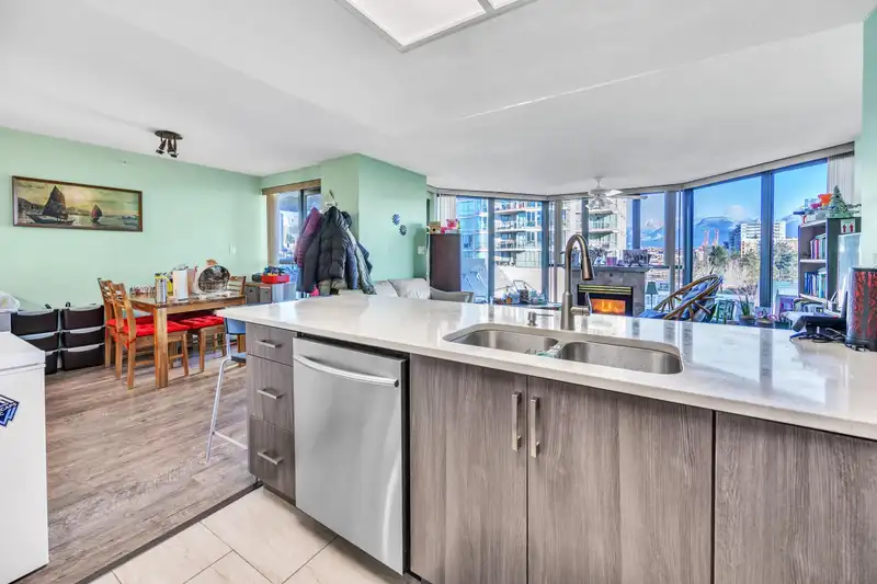 604 1088 QUEBEC STREET - photo 3 of 17