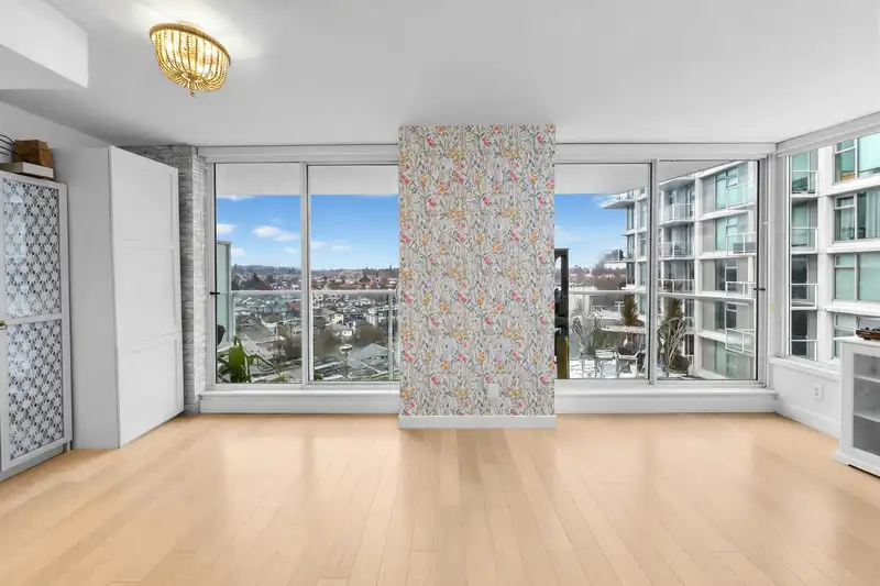 1510 2220 KINGSWAY - photo 2 of 28