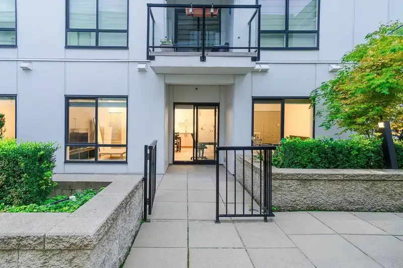 208 6968 ROYAL OAK AVENUE - photo 1 of 29