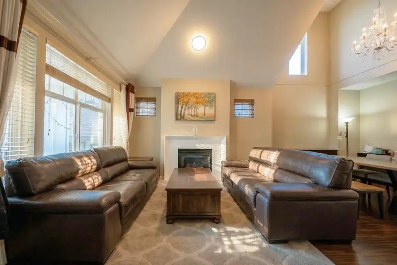 36 10500 DELSOM CRESCENT - photo 2 of 30