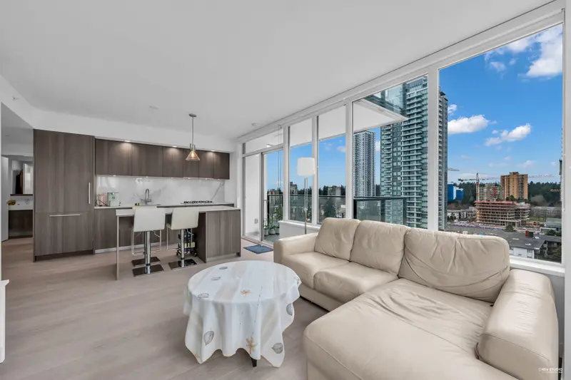 909 6537 TELFORD AVENUE - photo 1 of 25