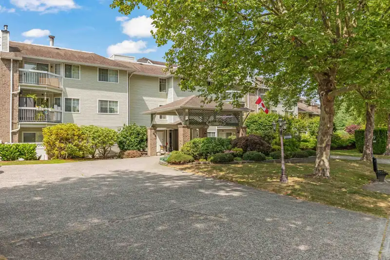 111 22514 116 AVENUE - photo 1 of 37