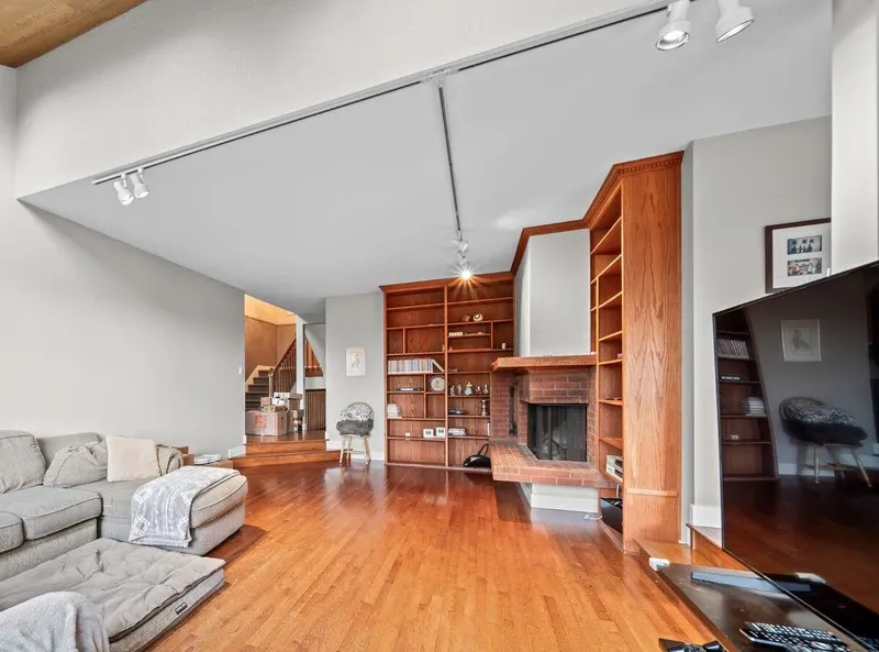 5600 GROUSEWOODS PLACE - photo 2 of 25