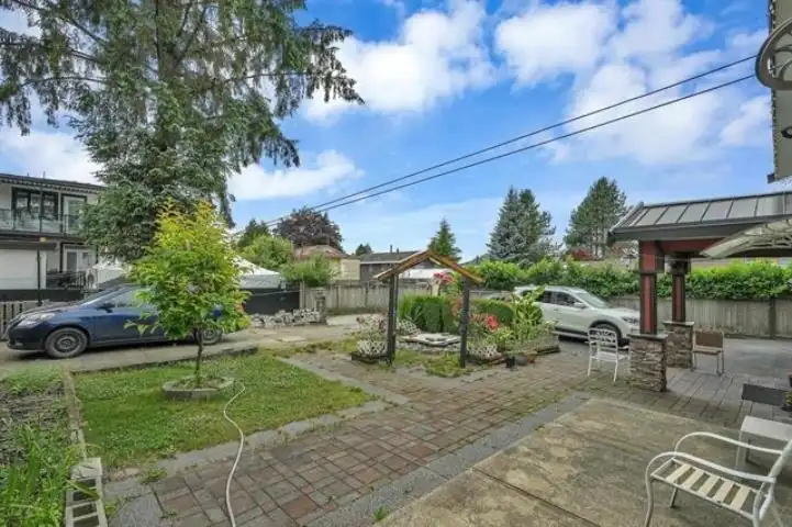 14478 88 AVENUE - photo 4 of 23
