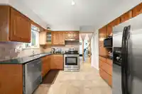 2622 SHAFTSBURY AVENUE - thumbnail 9