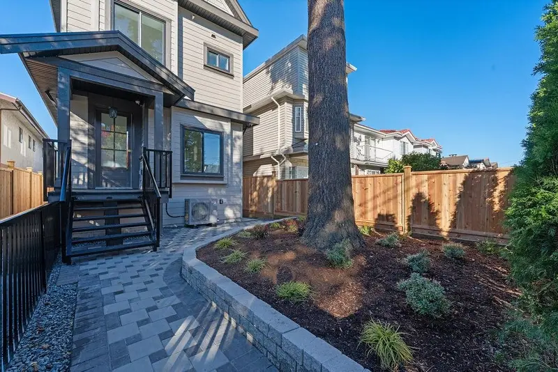 1 2447 E 41ST AVENUE - photo 2 of 25