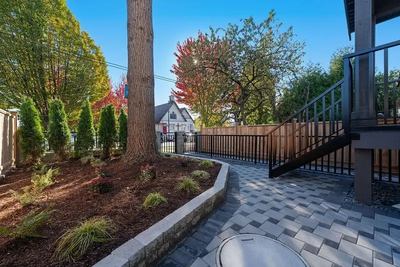 1 2447 E 41ST AVENUE - photo 3 of 25