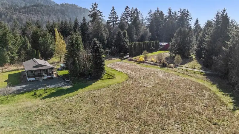 640 MAPLE FALLS ROAD - photo 4 of 40