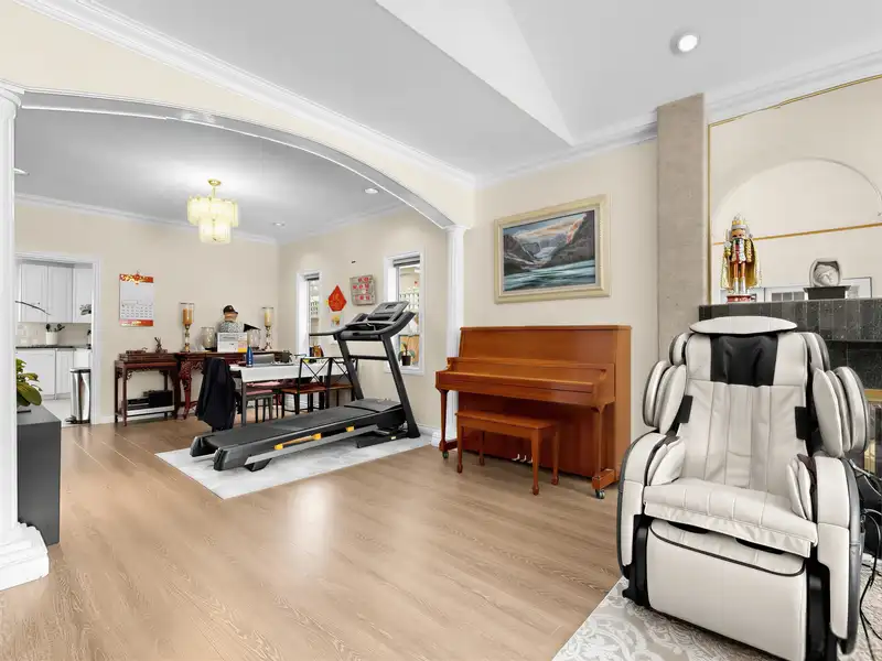 7311 BELAIR DRIVE - photo 3 of 17