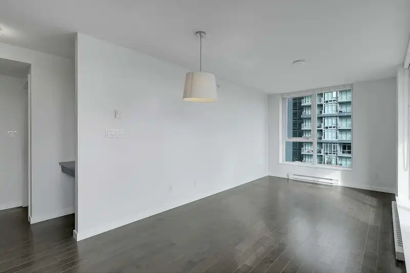 809 13325 102A AVENUE - photo 3 of 26