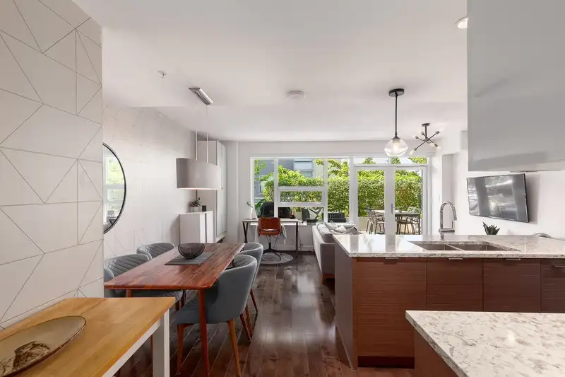 202 4083 CAMBIE STREET - photo 3 of 19