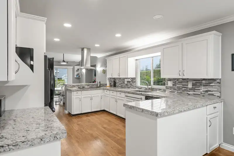 19 3054 TRAFALGAR STREET - photo 2 of 32