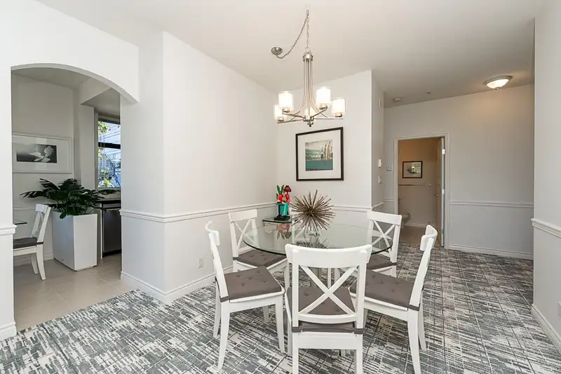 307 588 W 45TH AVENUE - photo 4 of 26