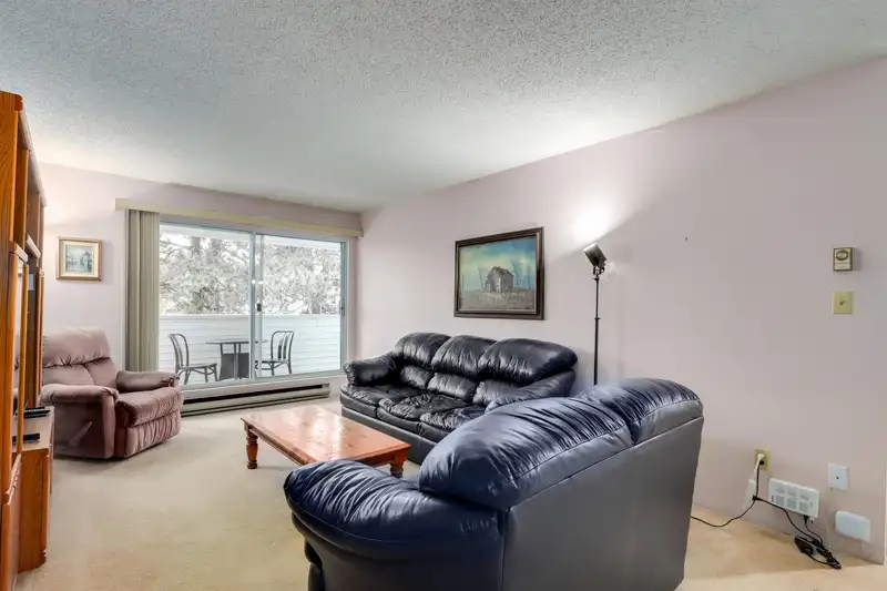 407 8760 WESTMINSTER HIGHWAY - photo 2 of 22