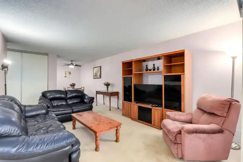 407 8760 WESTMINSTER HIGHWAY - photo 4 of 22
