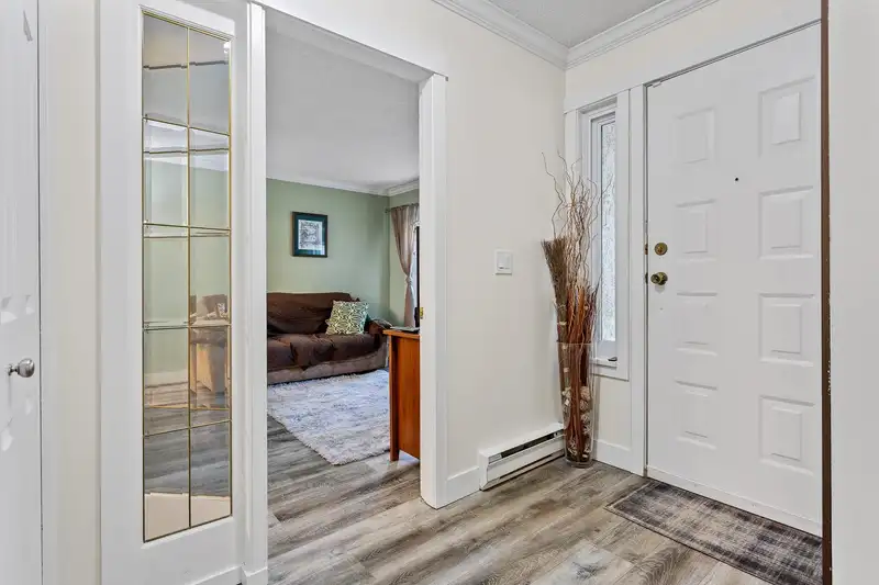 1049 CORNWALL DRIVE - photo 4 of 31