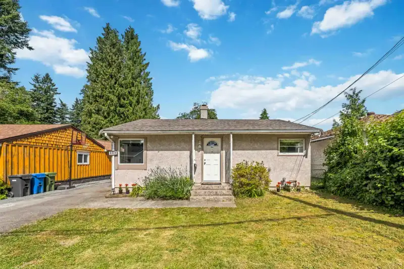 2304 MOULDSTADE ROAD - photo 1 of 27