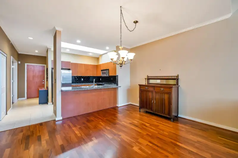 303 1175 55 STREET - photo 4 of 25