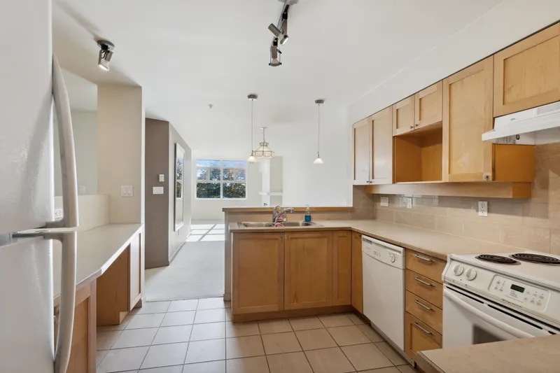 303 3580 W 41ST AVENUE - photo 4 of 25