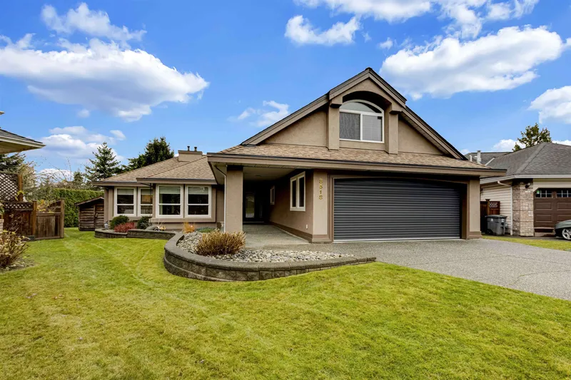 8518 165A STREET - photo 3 of 25