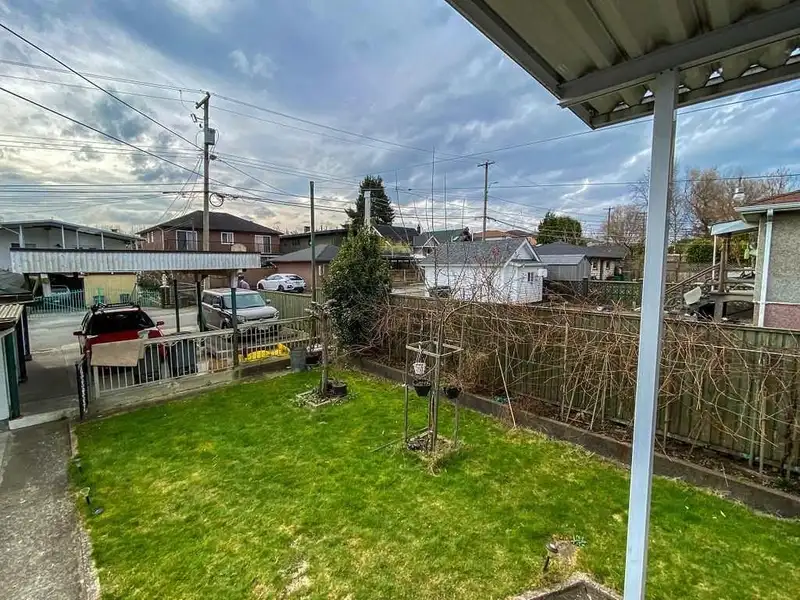 2786 DUNDAS STREET - photo 3 of 11