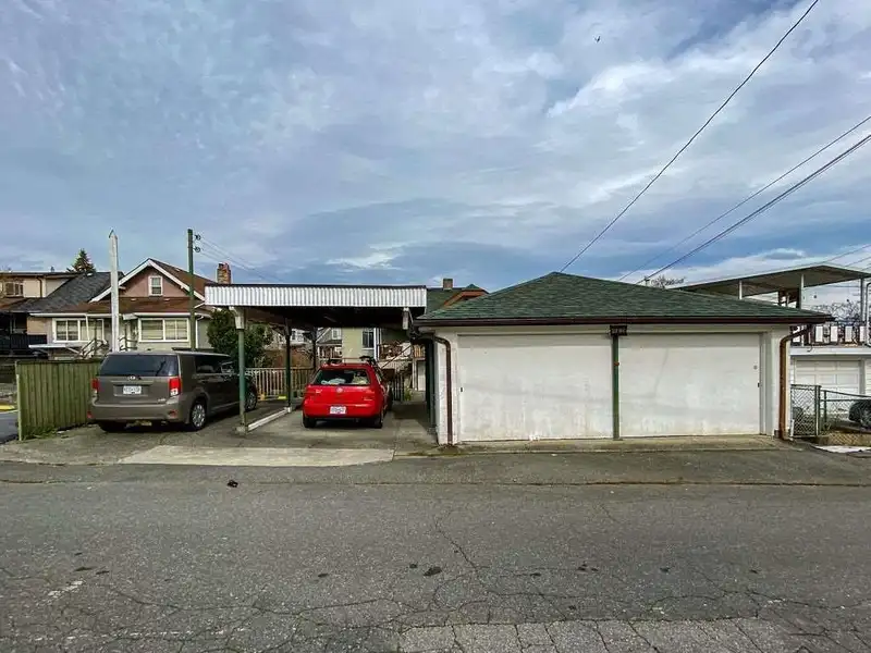 2786 DUNDAS STREET - photo 4 of 11