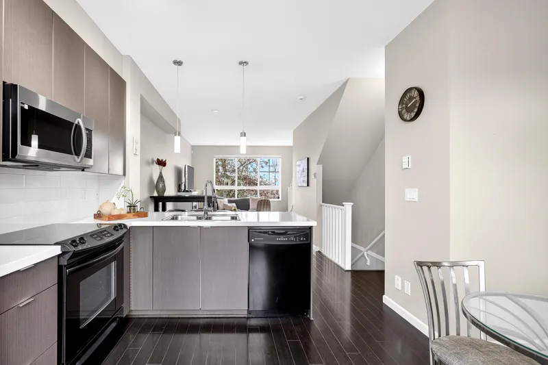 6 19505 68A AVENUE - photo 4 of 25