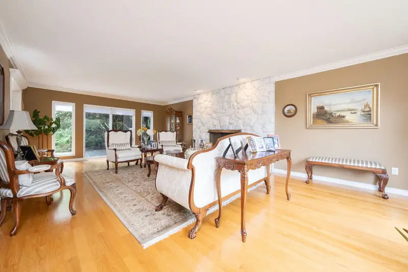 6350 BUCKINGHAM DRIVE - photo 4 of 25