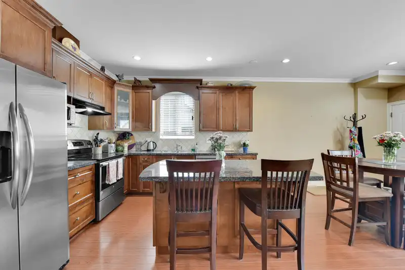 19180 70 AVENUE - photo 2 of 40