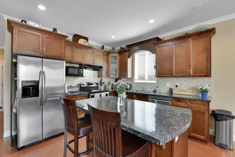19180 70 AVENUE - photo 3 of 40