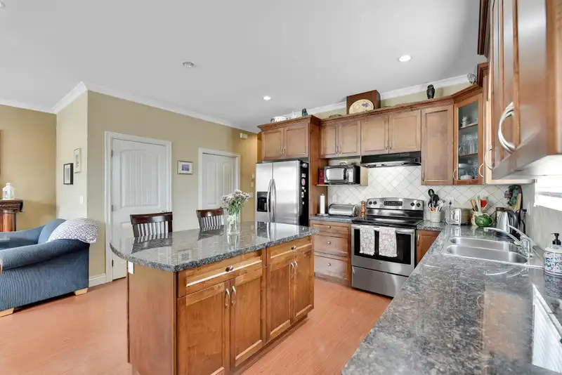 19180 70 AVENUE - photo 4 of 40