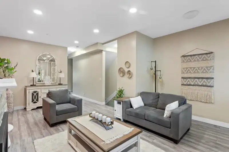 73 6852 193 STREET - photo 1 of 40