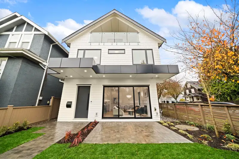 1095 E 14TH AVENUE - photo 3 of 34