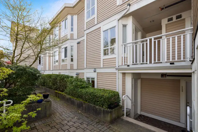 253 2565 W BROADWAY AVENUE - photo 4 of 30
