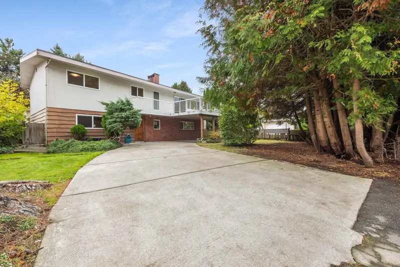 8080 MINLER ROAD - photo 1 of 40