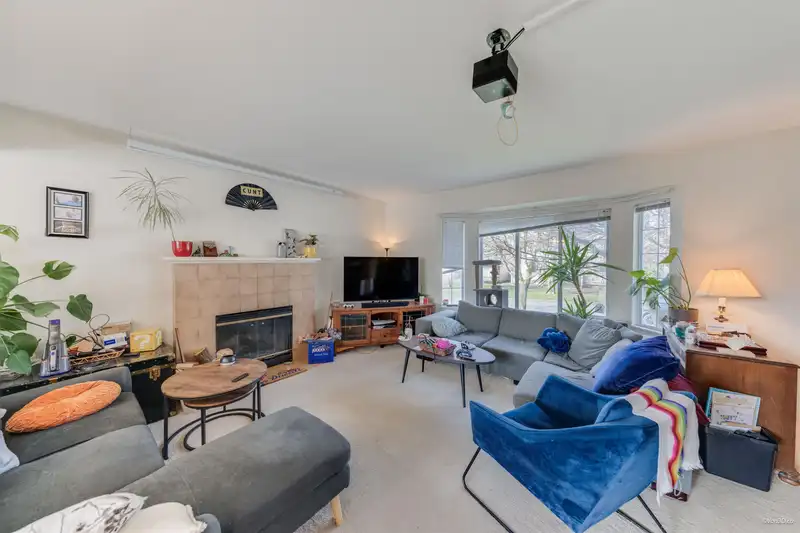 5592 ELIZABETH STREET - photo 2 of 40