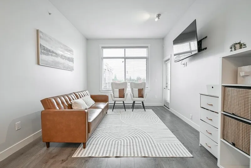 503 20696 EASTLEIGH CRESCENT - photo 1 of 20