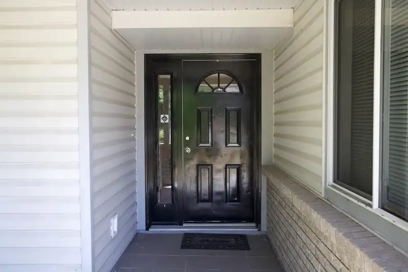 852 TRALEE PLACE - photo 2 of 40