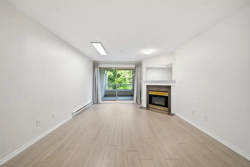 203 7326 ANTRIM AVENUE - photo 3 of 26