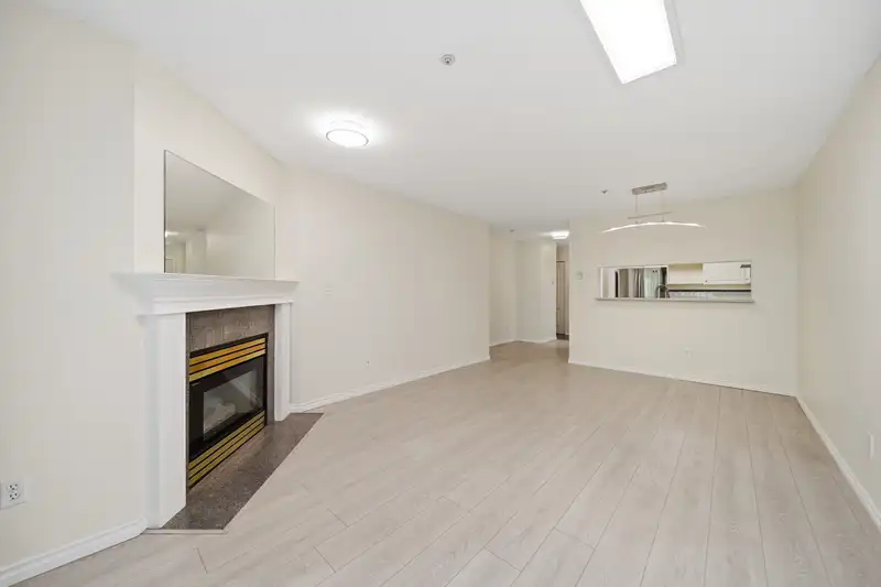 203 7326 ANTRIM AVENUE - photo 4 of 26