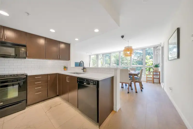 502 295 GUILDFORD WAY - photo 2 of 40