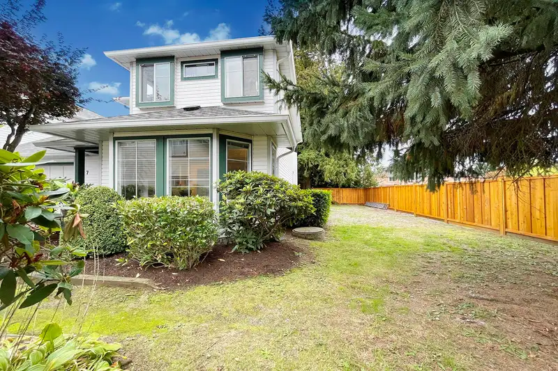 7 19060 119 AVENUE - photo 2 of 40