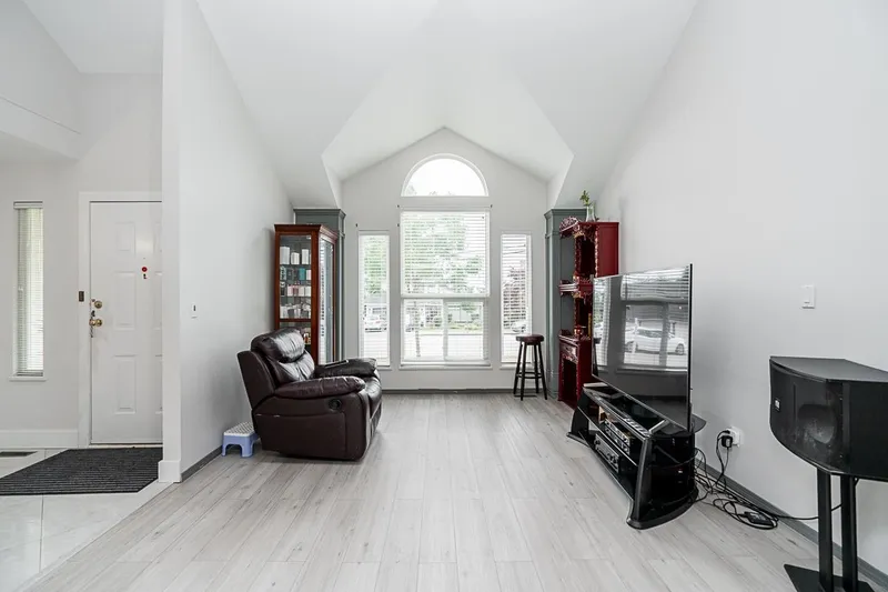 16089 80 AVENUE - photo 3 of 25