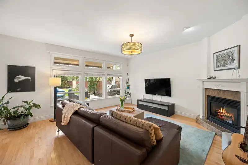 9014 207B STREET - photo 4 of 40